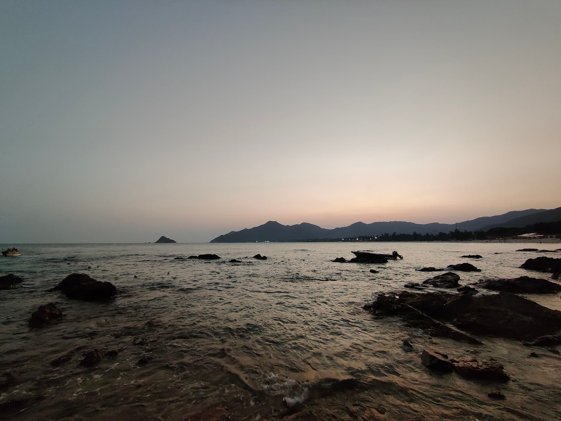 日落后的海岸